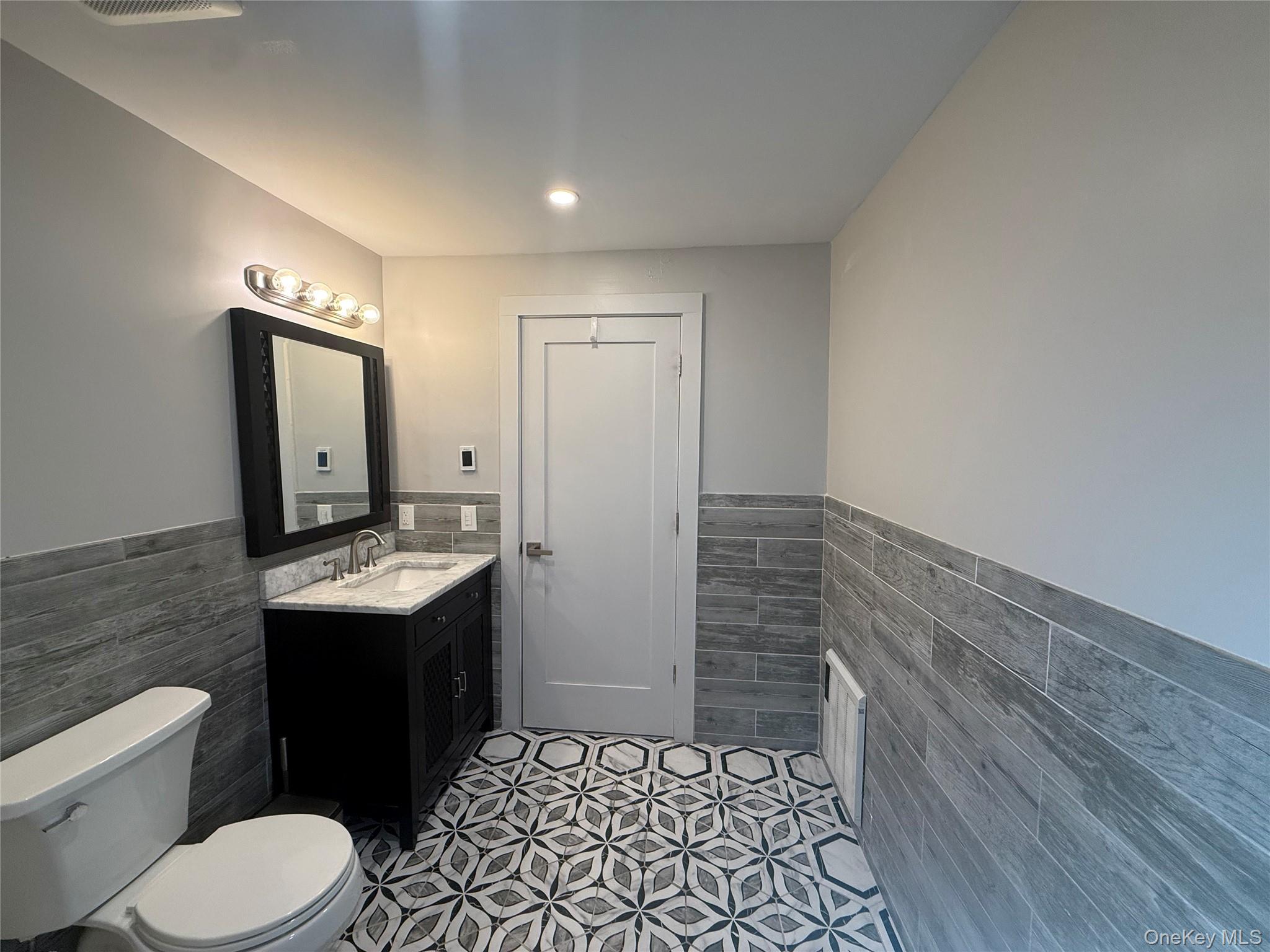 1521 Hone Avenue Property Photo 12