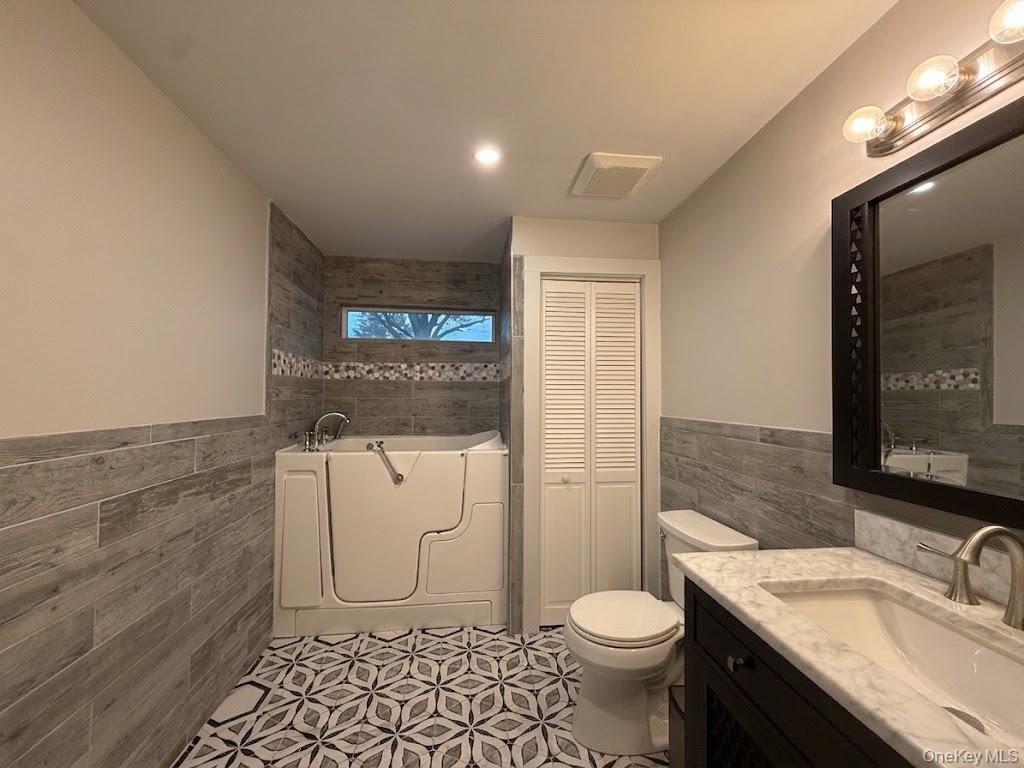 1521 Hone Avenue Property Photo 13