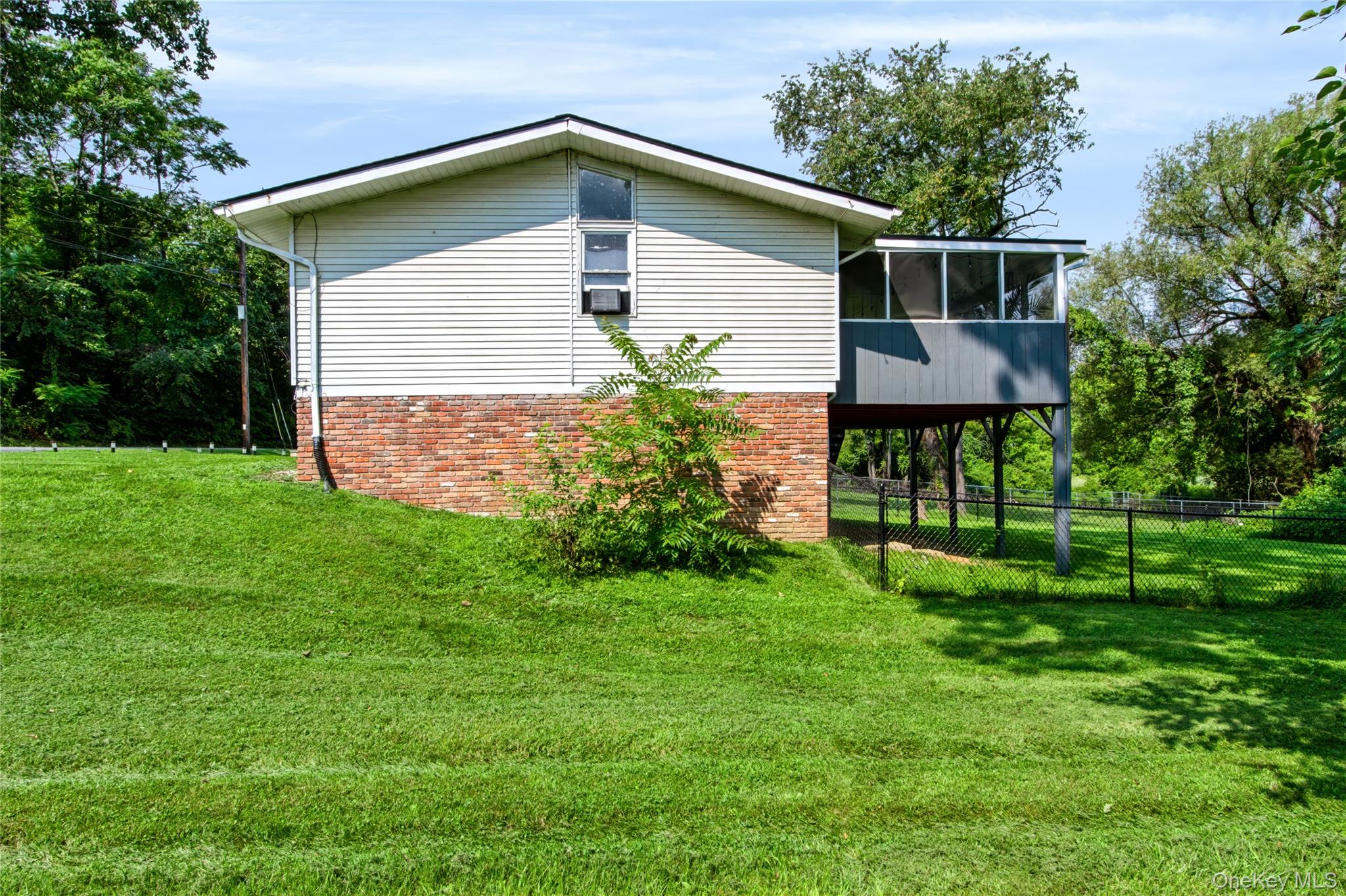 20 Seneca Lane Property Photo 7