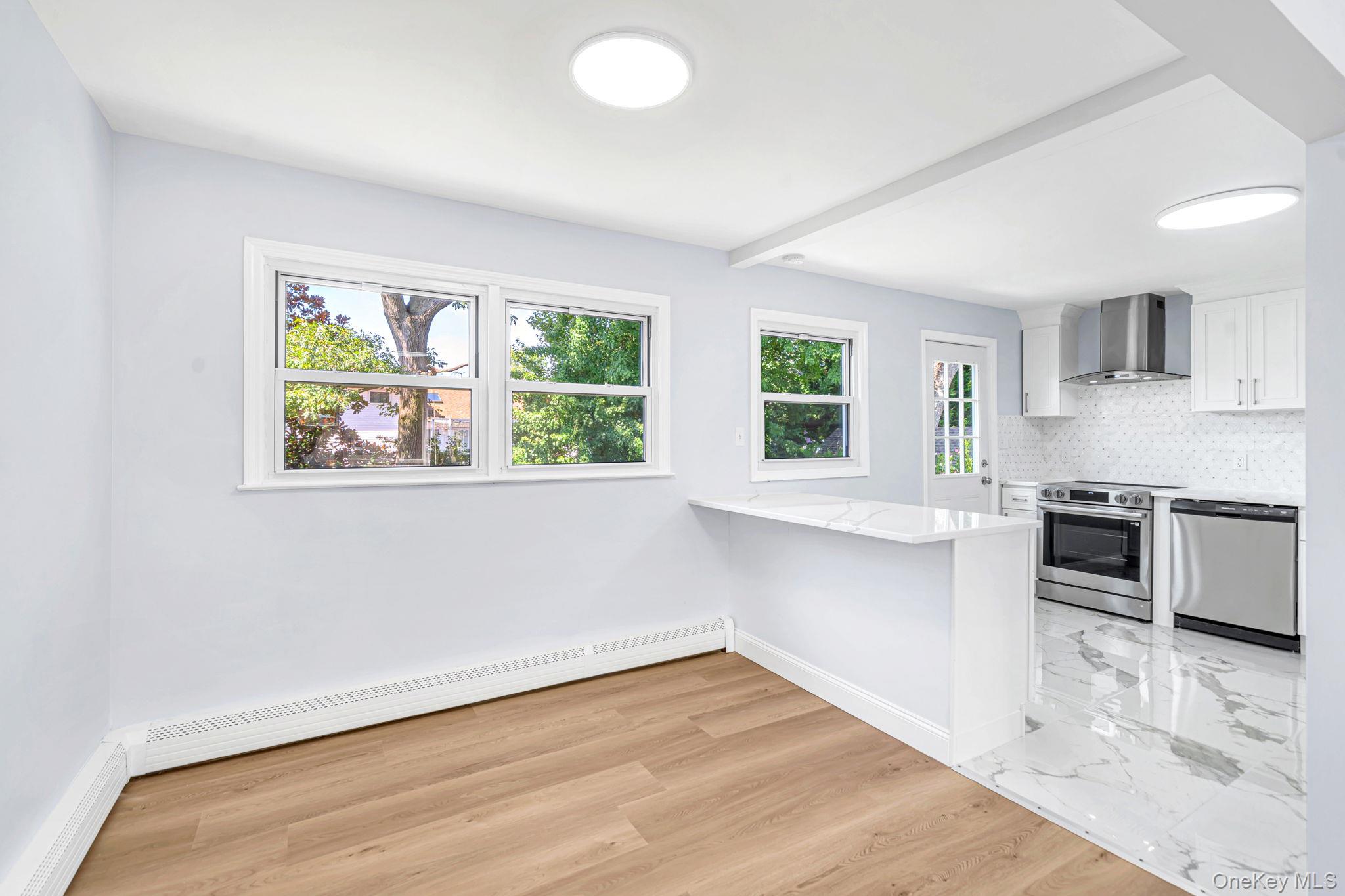 556 S Bayview Avenue Property Photo 7