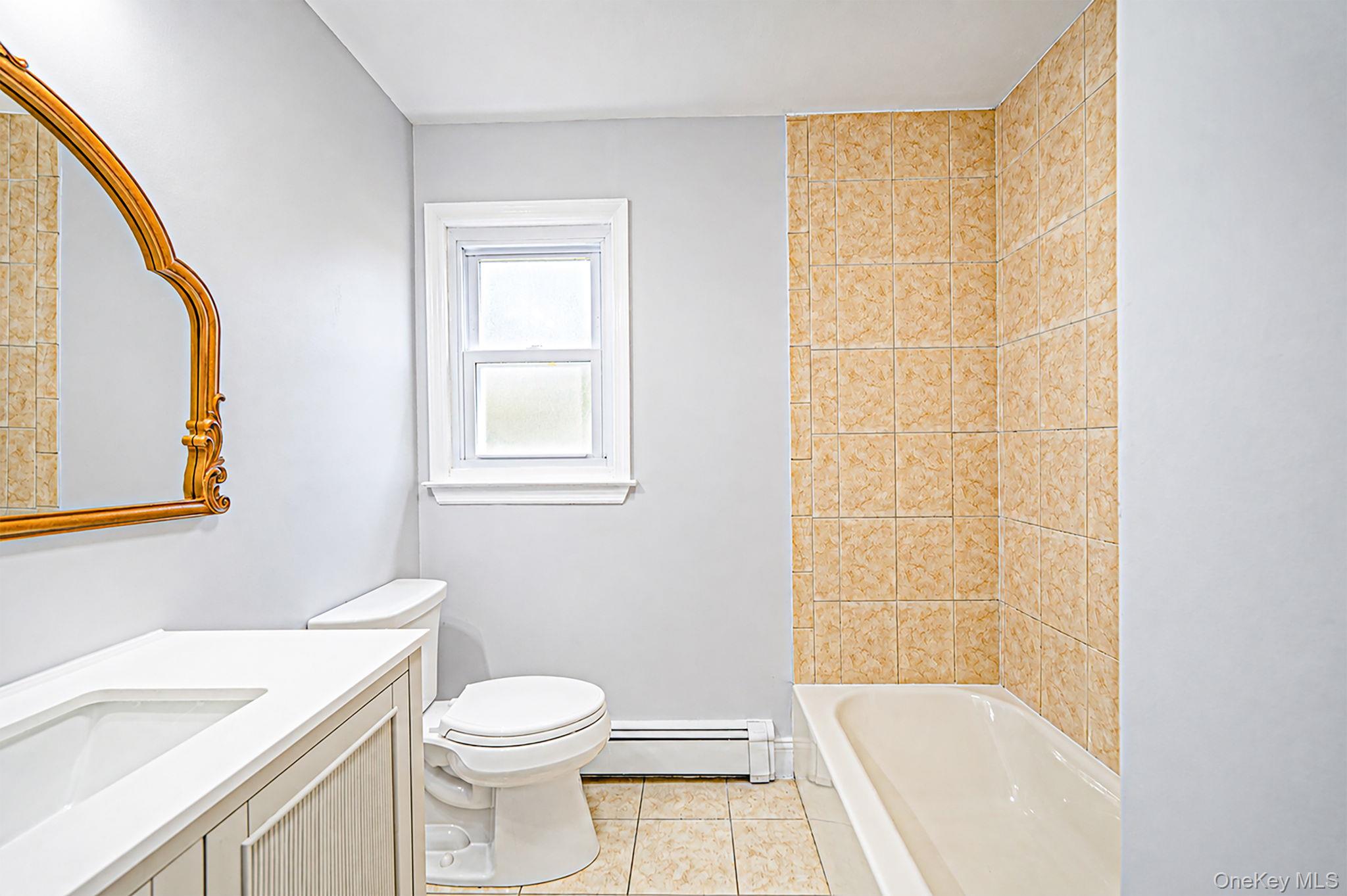 556 S Bayview Avenue Property Photo 8