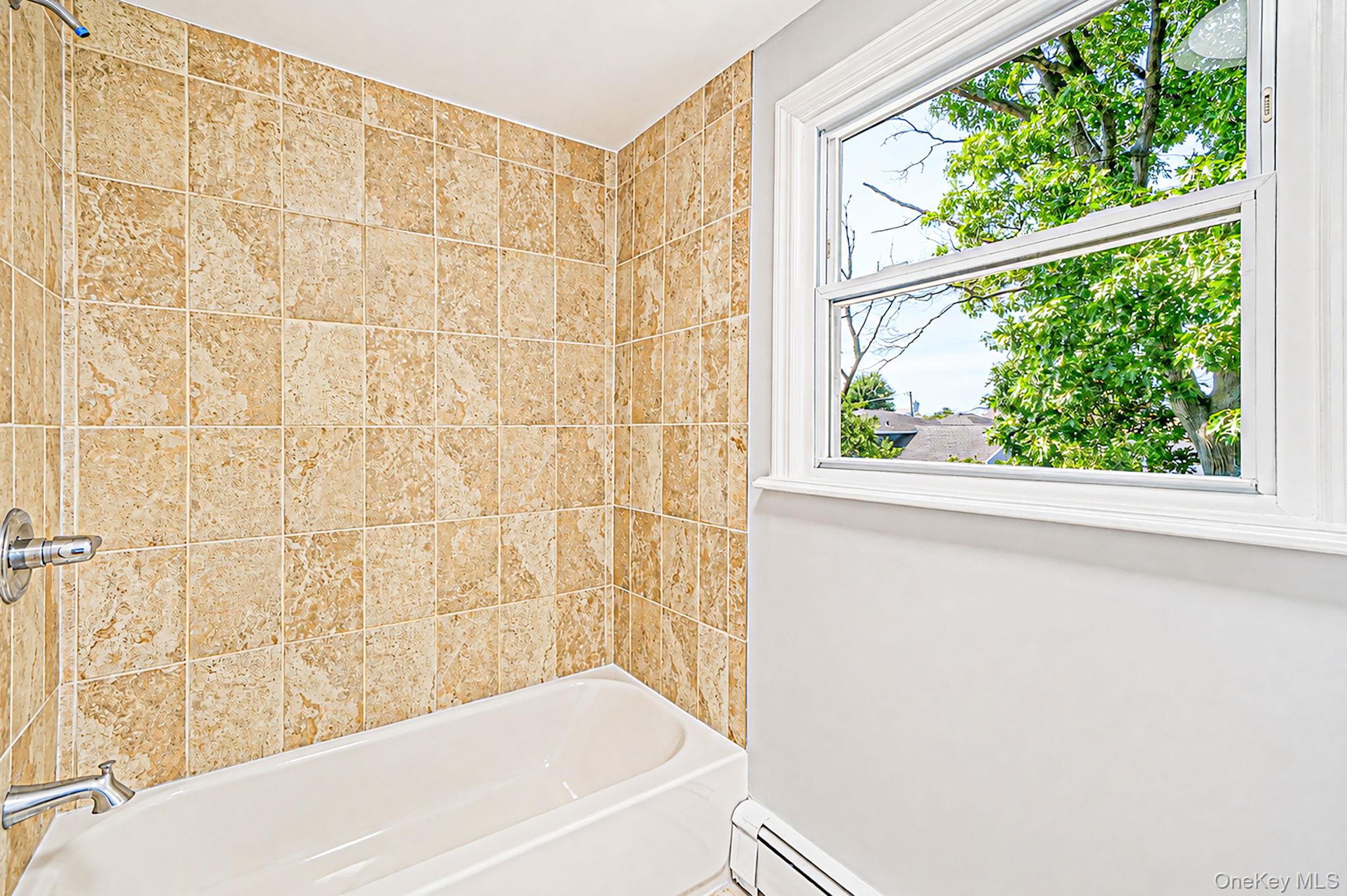 556 S Bayview Avenue Property Photo 9