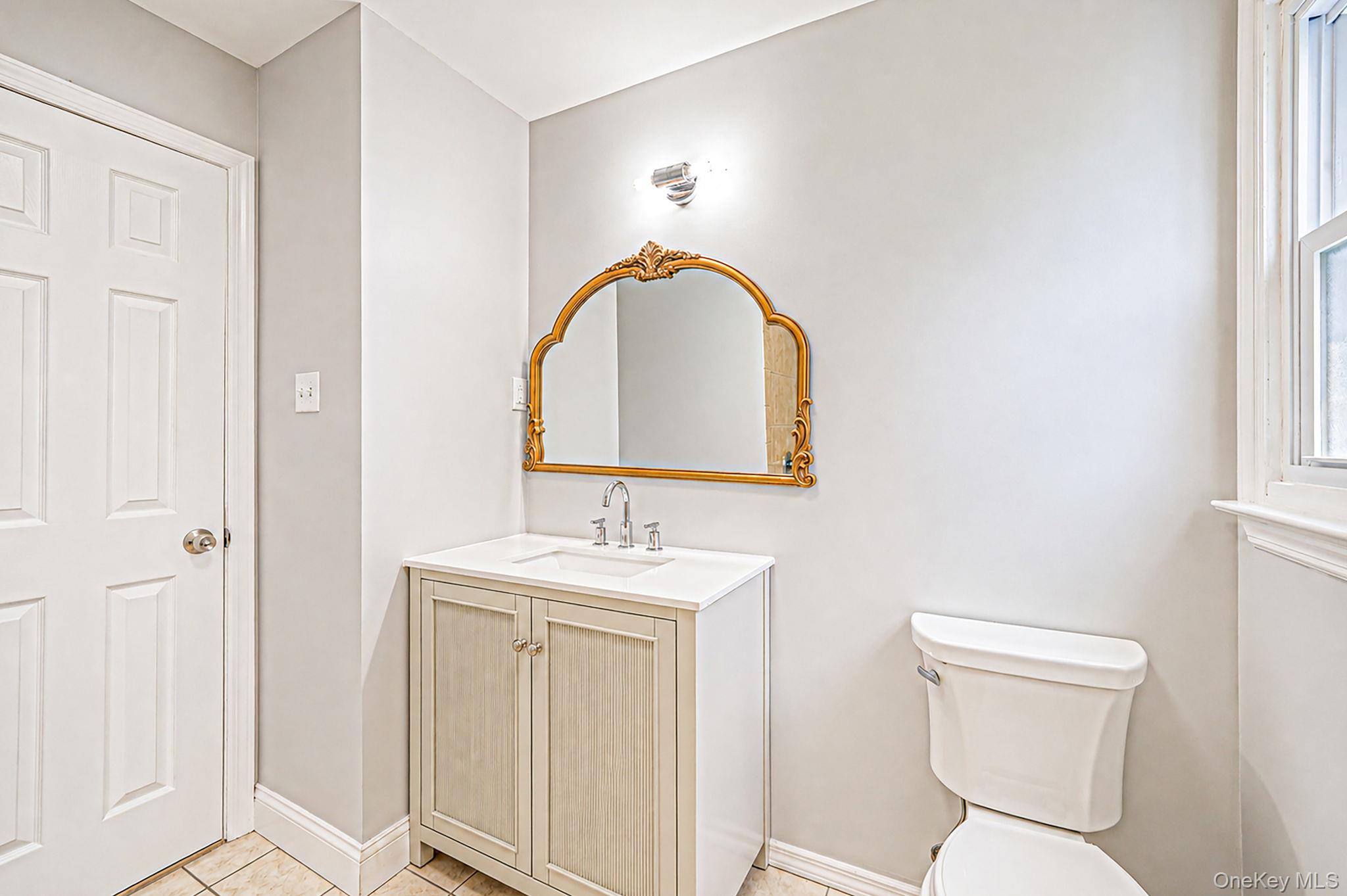 556 S Bayview Avenue Property Photo 10