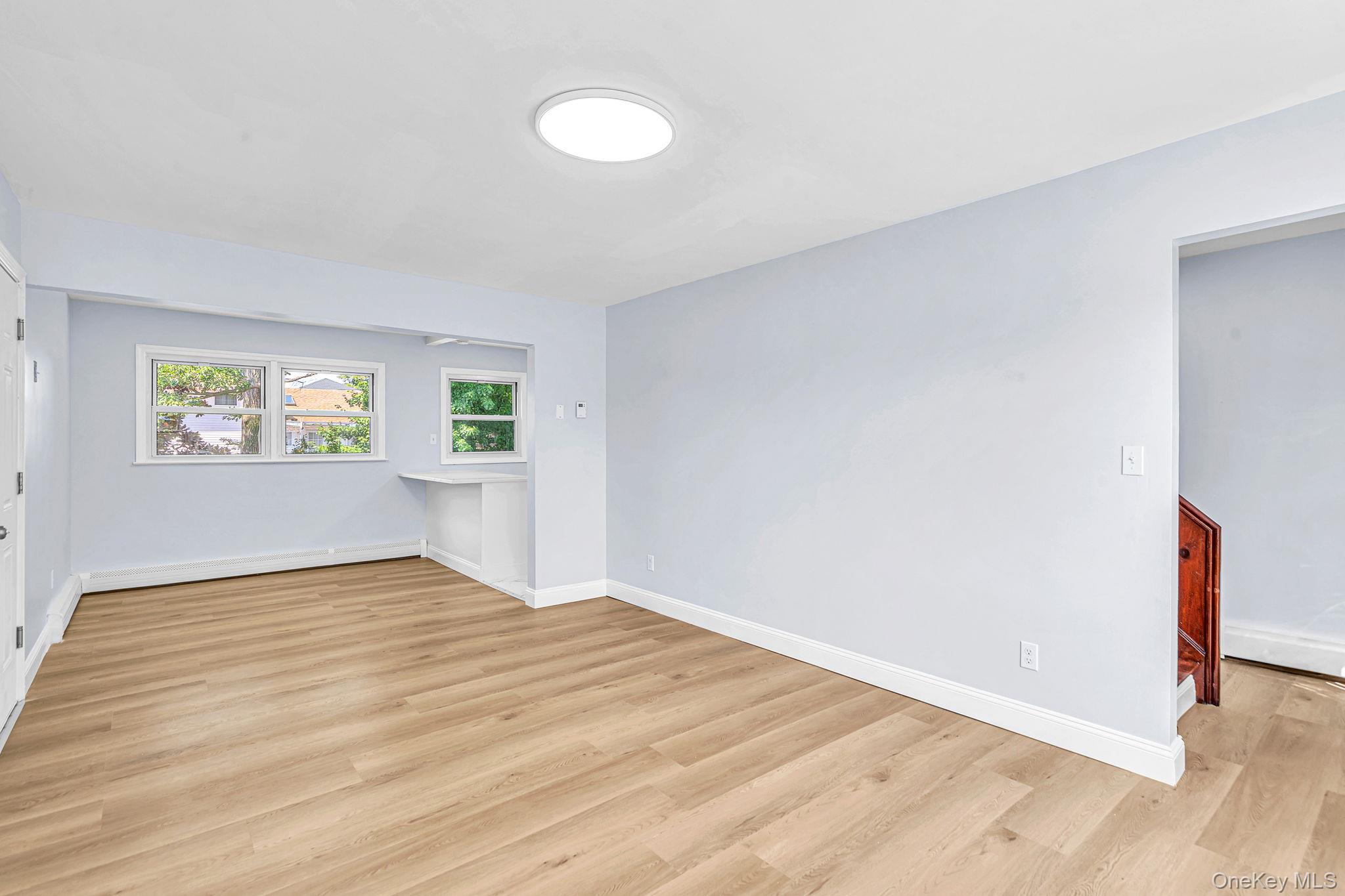 556 S Bayview Avenue Property Photo 13
