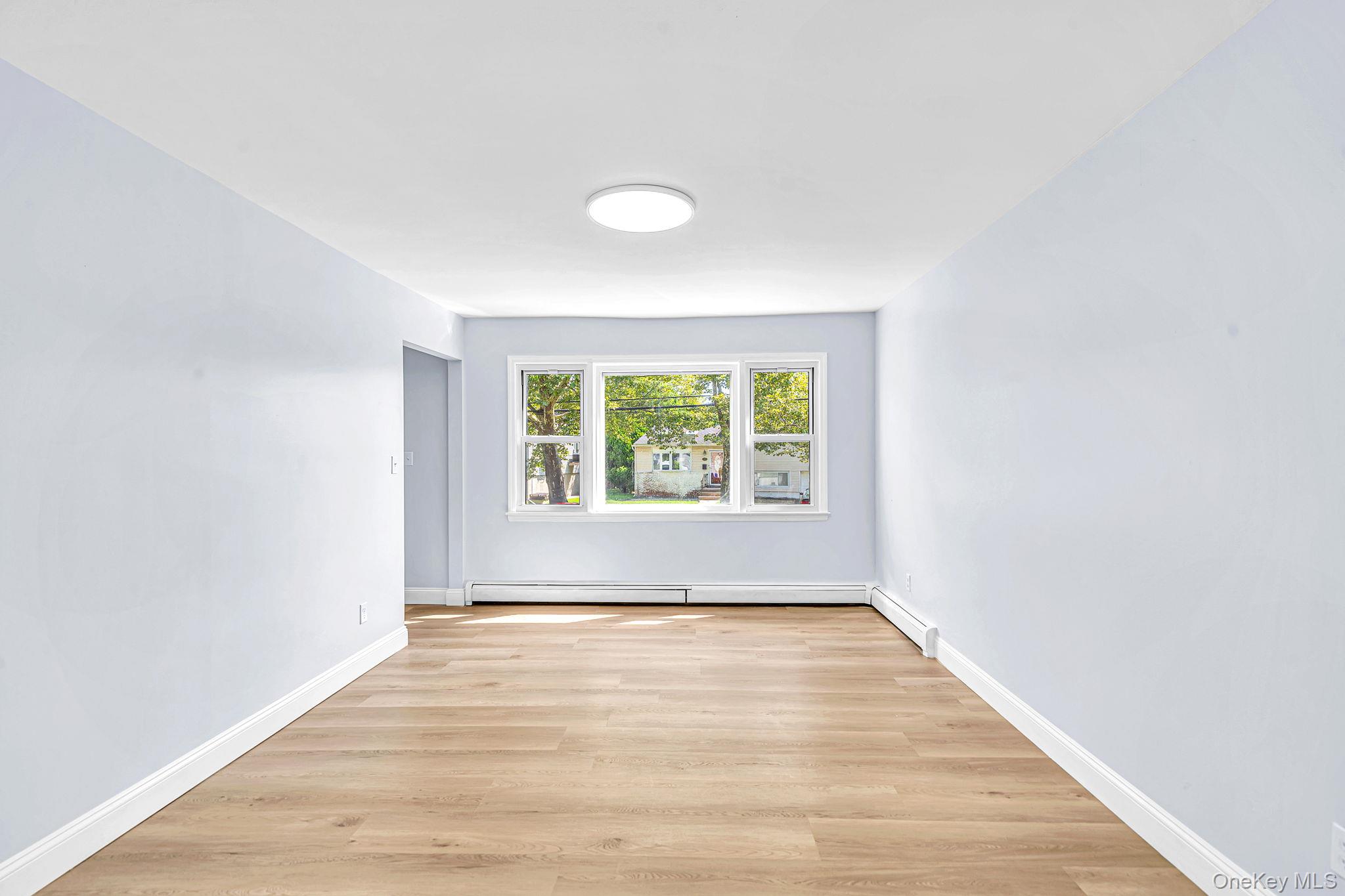 556 S Bayview Avenue Property Photo 14