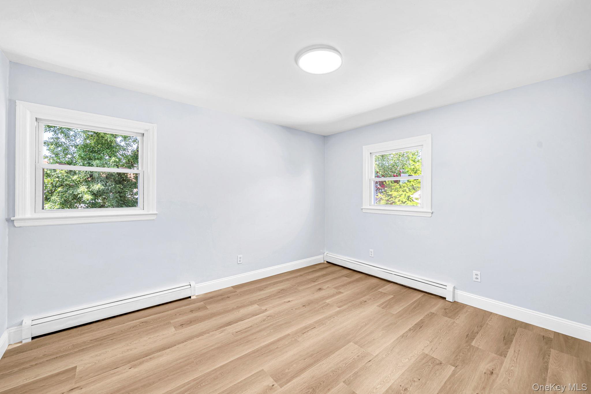 556 S Bayview Avenue Property Photo 15