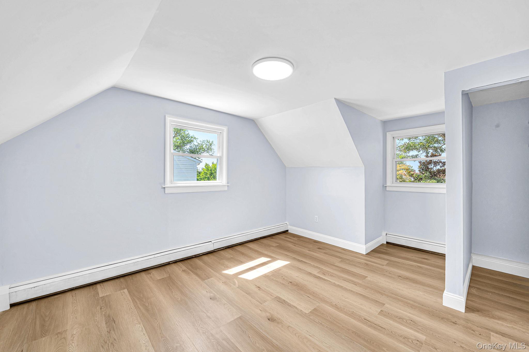 556 S Bayview Avenue Property Photo 16