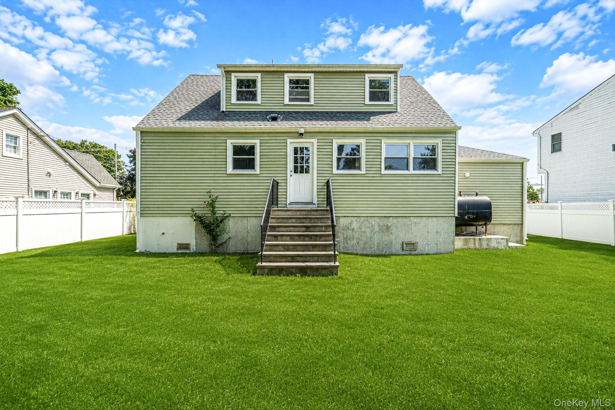 556 S Bayview Avenue Property Photo 20
