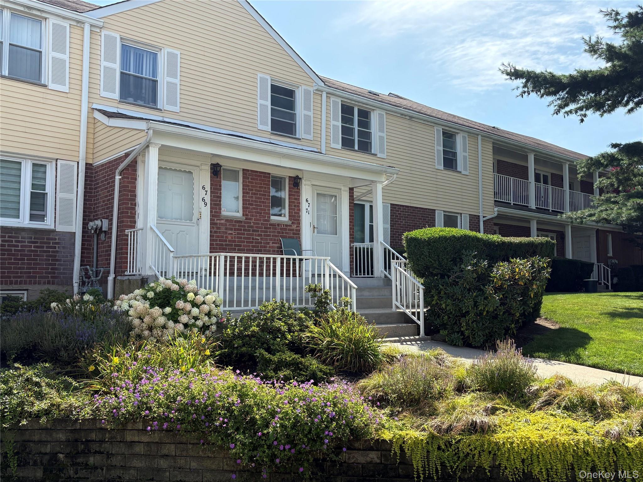 67-71 Cloverdale Lane 148 Property Photo 1