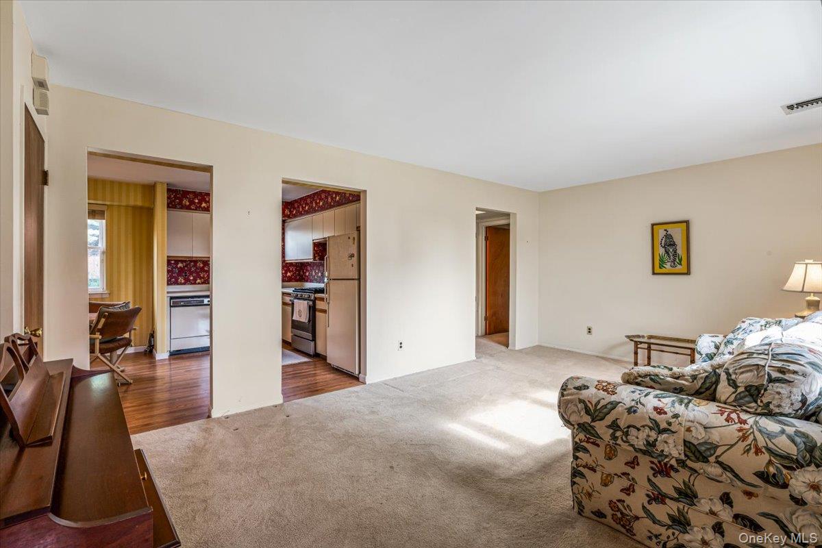 67-71 Cloverdale Lane 148 Property Photo 5