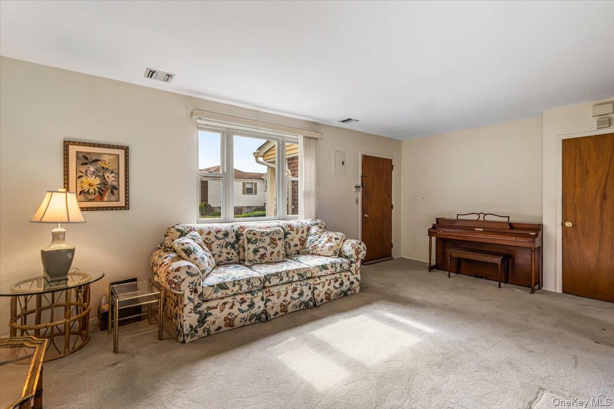 67-71 Cloverdale Lane 148 Property Photo 6