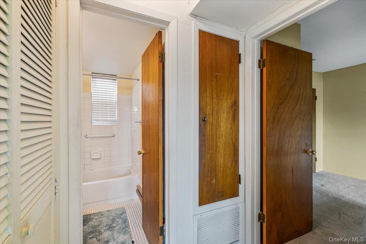 67-71 Cloverdale Lane 148 Property Photo 13