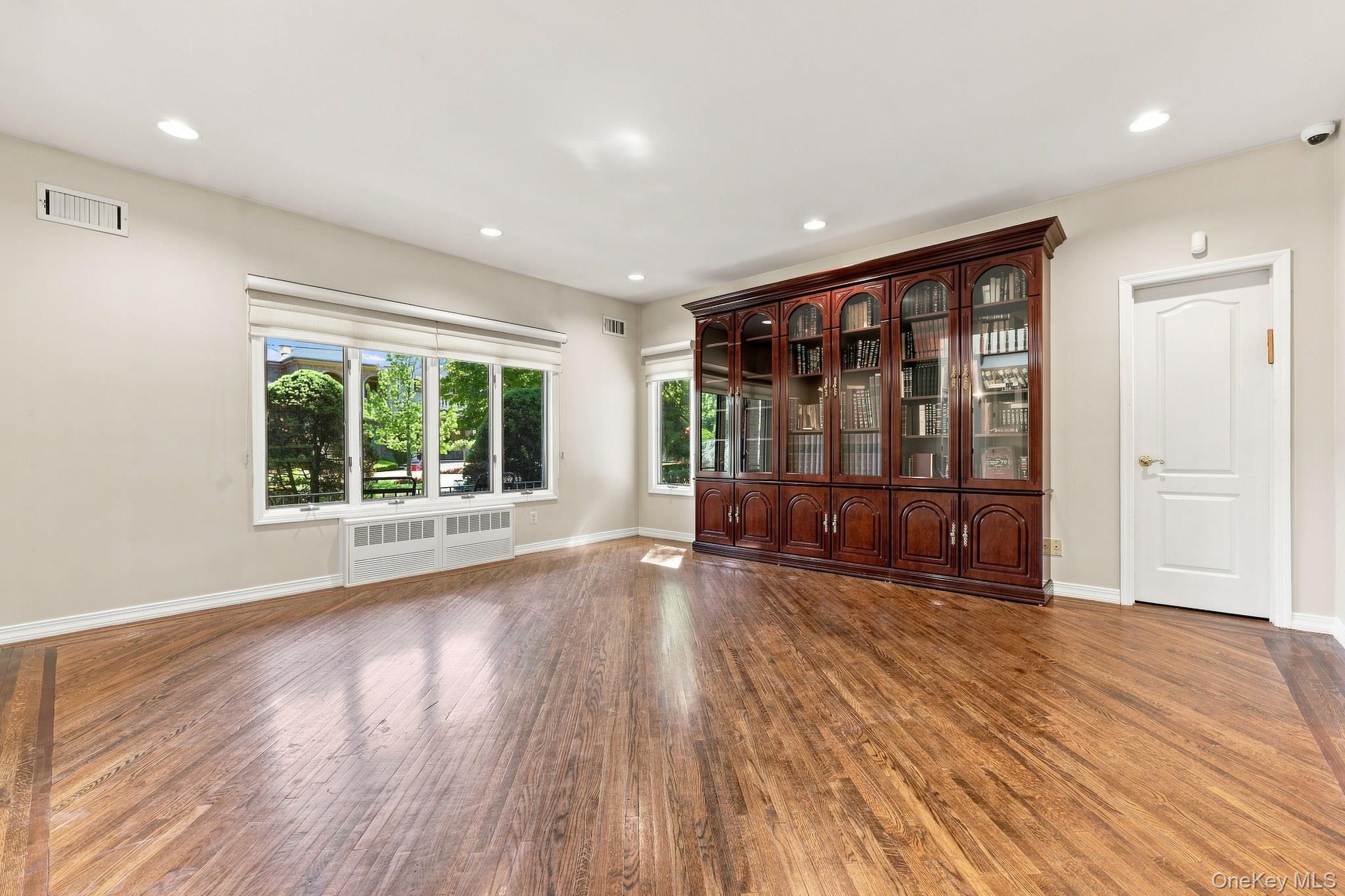 306 S Grandview Avenue Property Photo 6