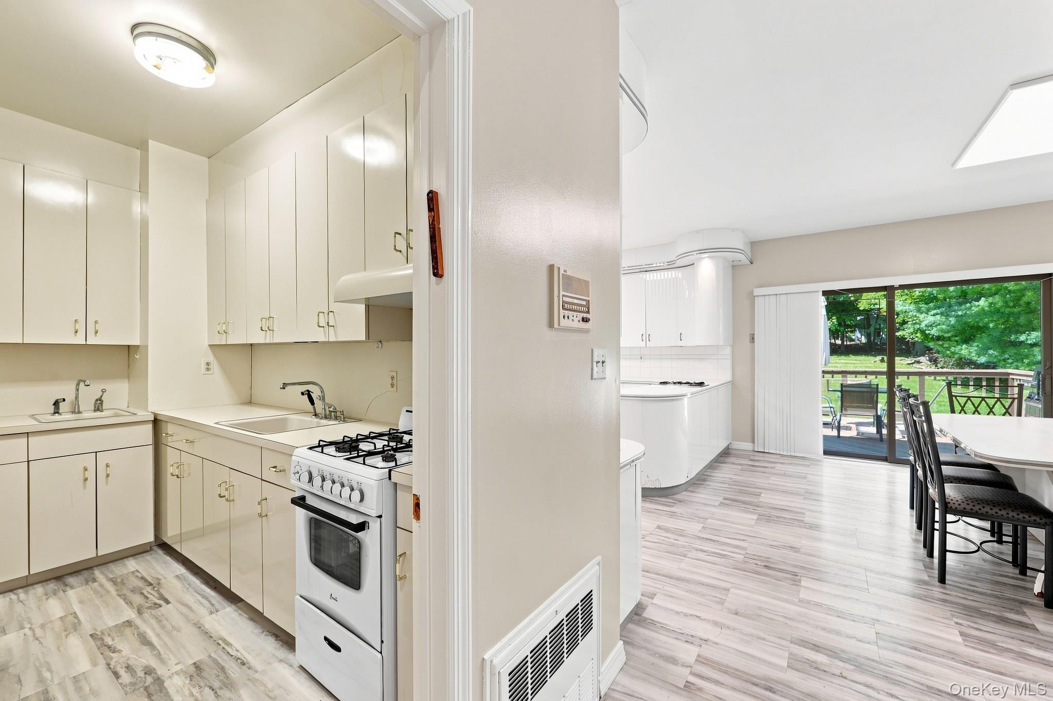 306 S Grandview Avenue Property Photo 16