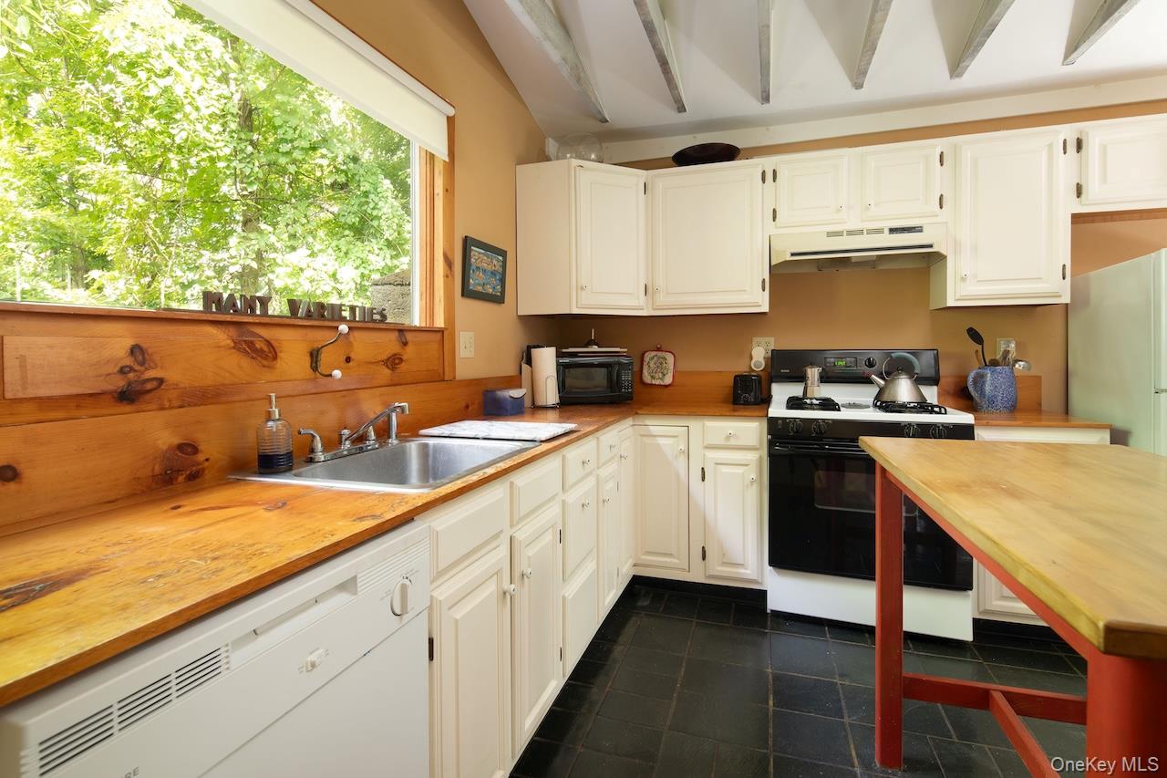 1159 Boston Corners Road Property Photo 12
