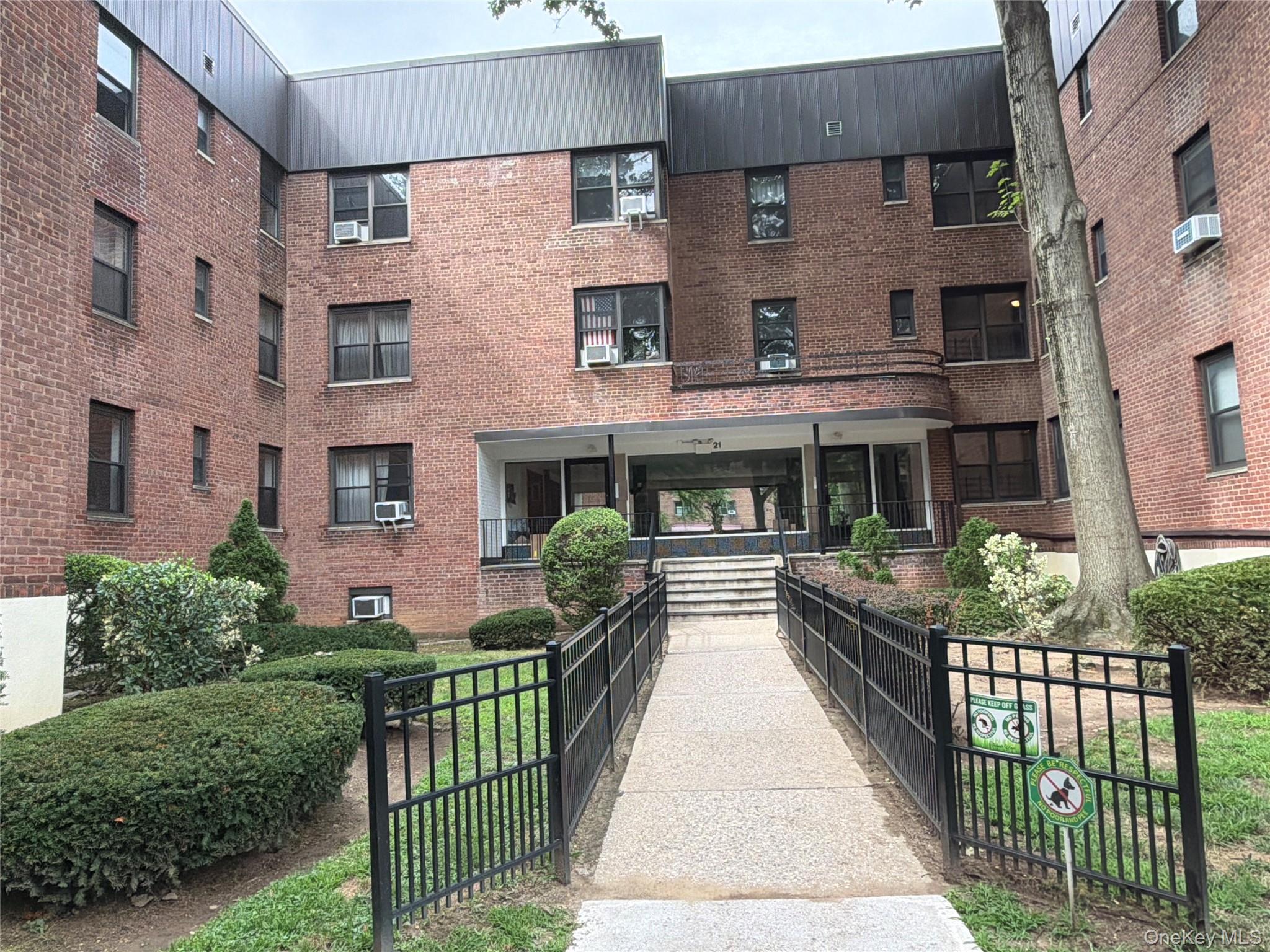 21 Schenck Avenue 2ac Property Photo 2