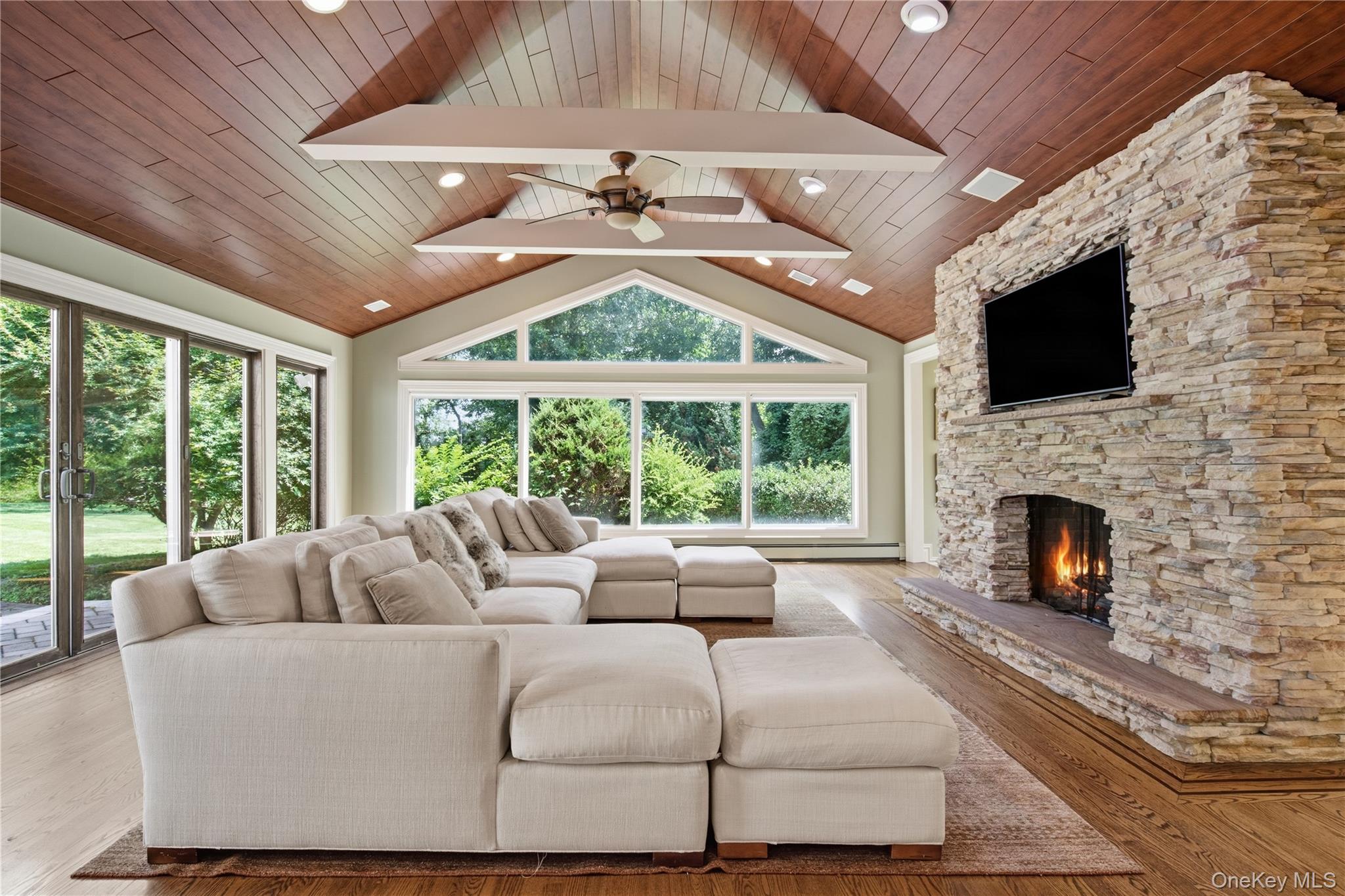 6 Lighthouse Point Property Photo 8