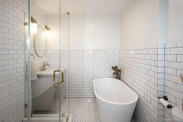 269 N Suffolk Avenue Property Photo 20