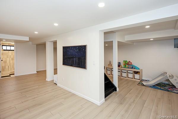 269 N Suffolk Avenue Property Photo 24