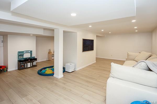 269 N Suffolk Avenue Property Photo 26