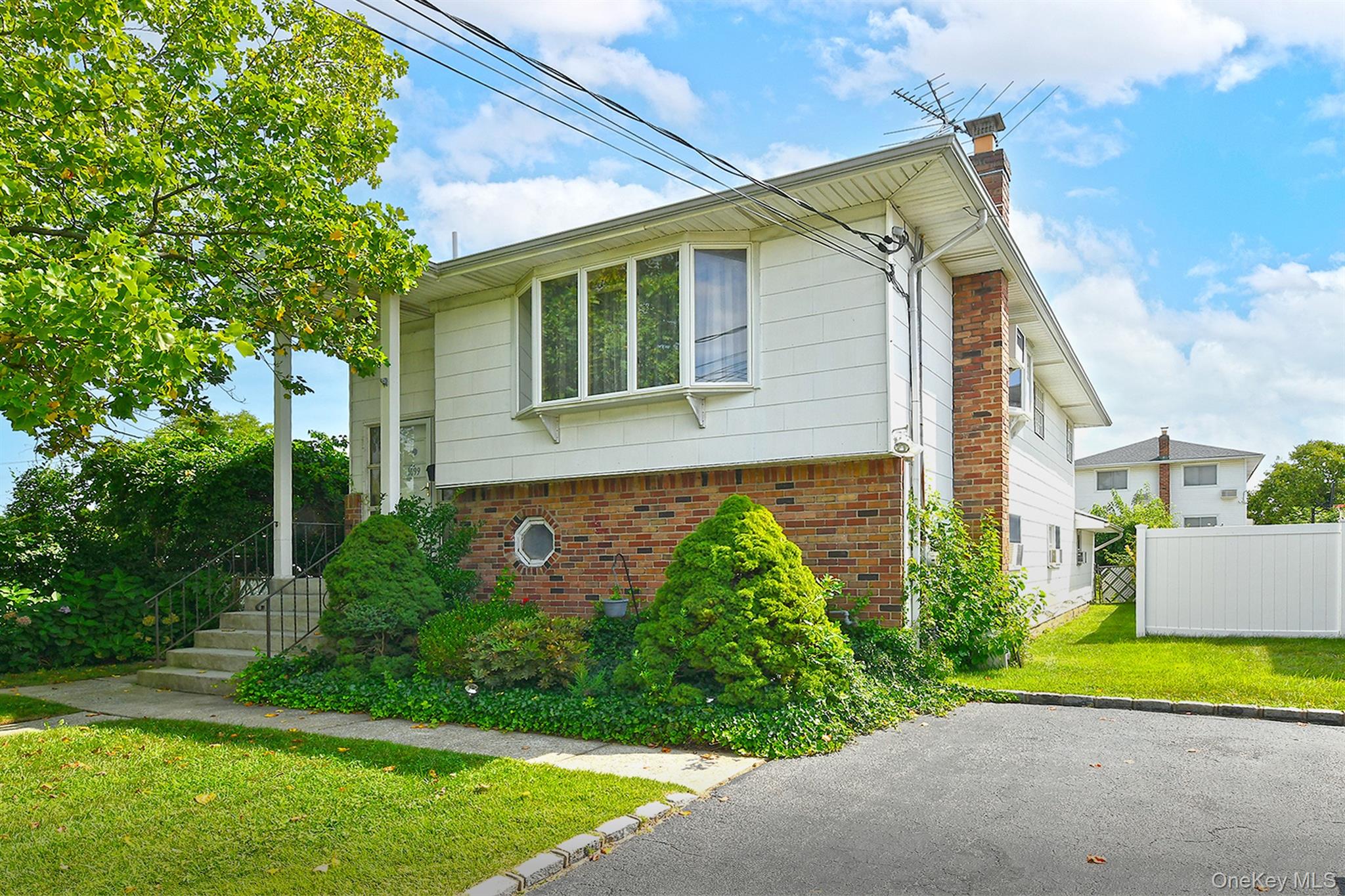 1699 Meadowbrook Road Property Photo 1