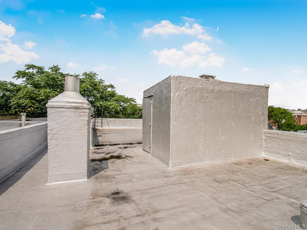707 E 189th Street Property Photo 14