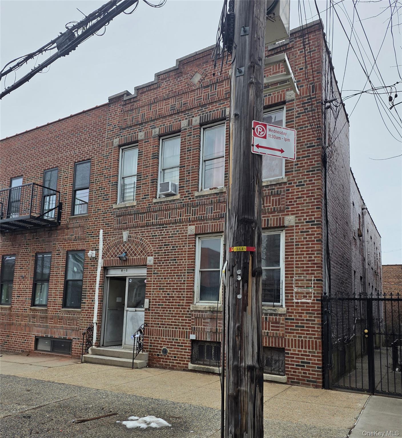 805 Adee Avenue Property Photo 1