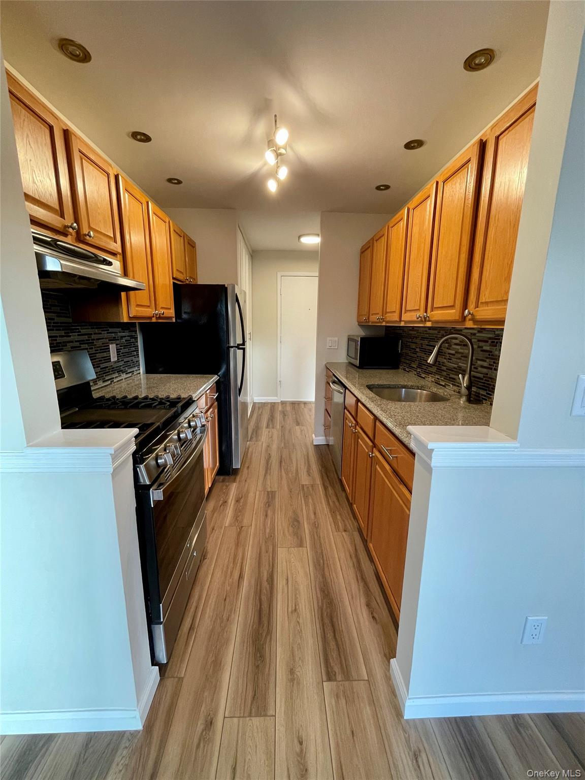 348 Central Park Avenue C9 Property Photo 10