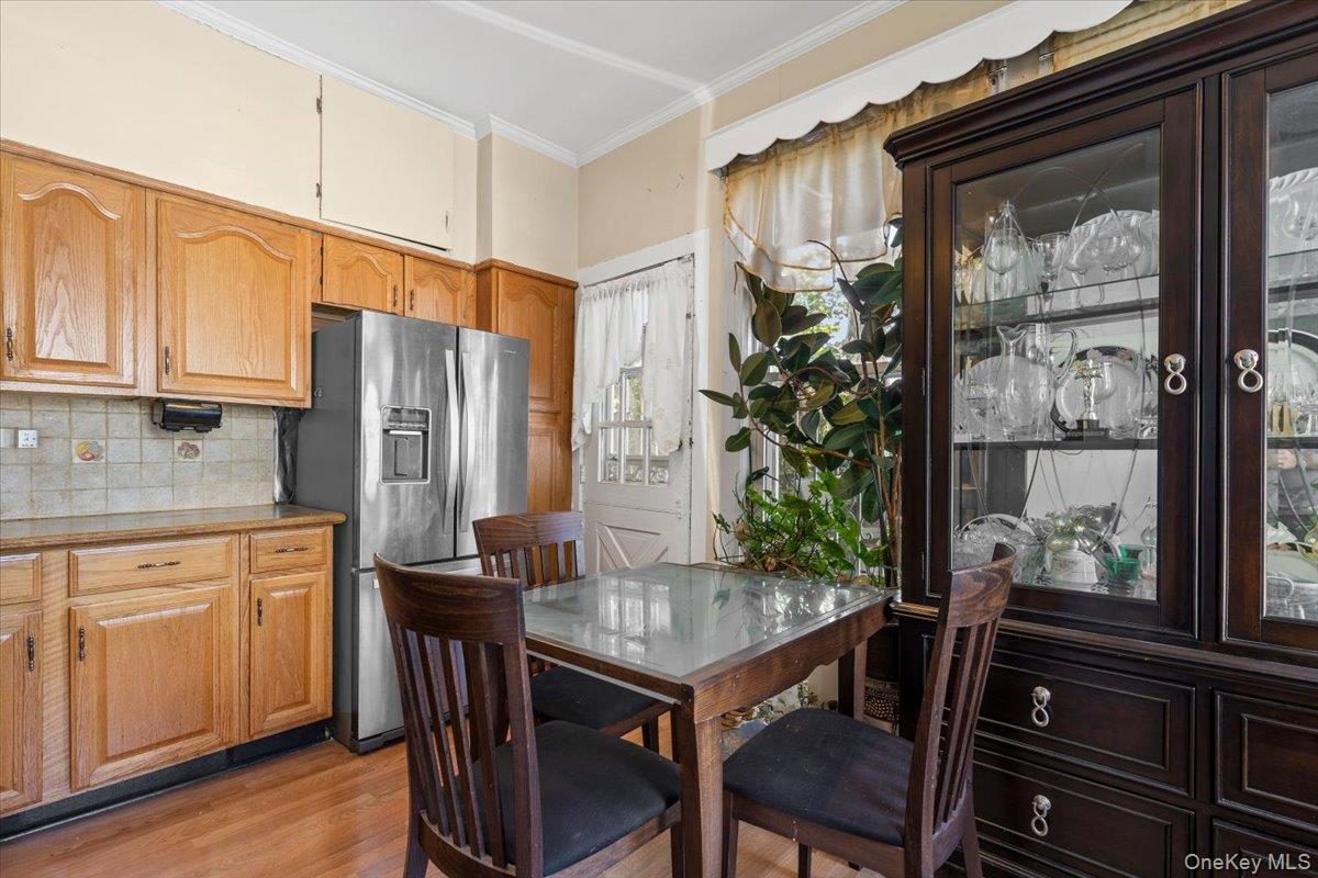 3713 Willett Avenue Property Photo 6
