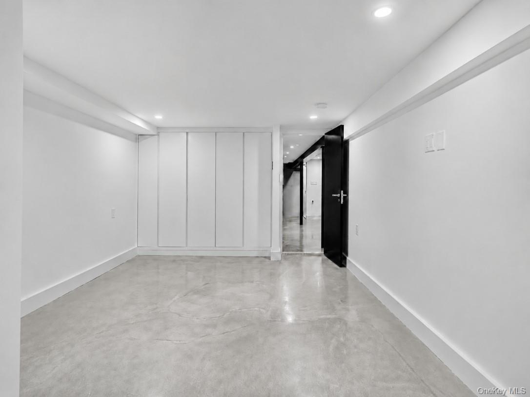 25-47 71st Street Property Photo 28