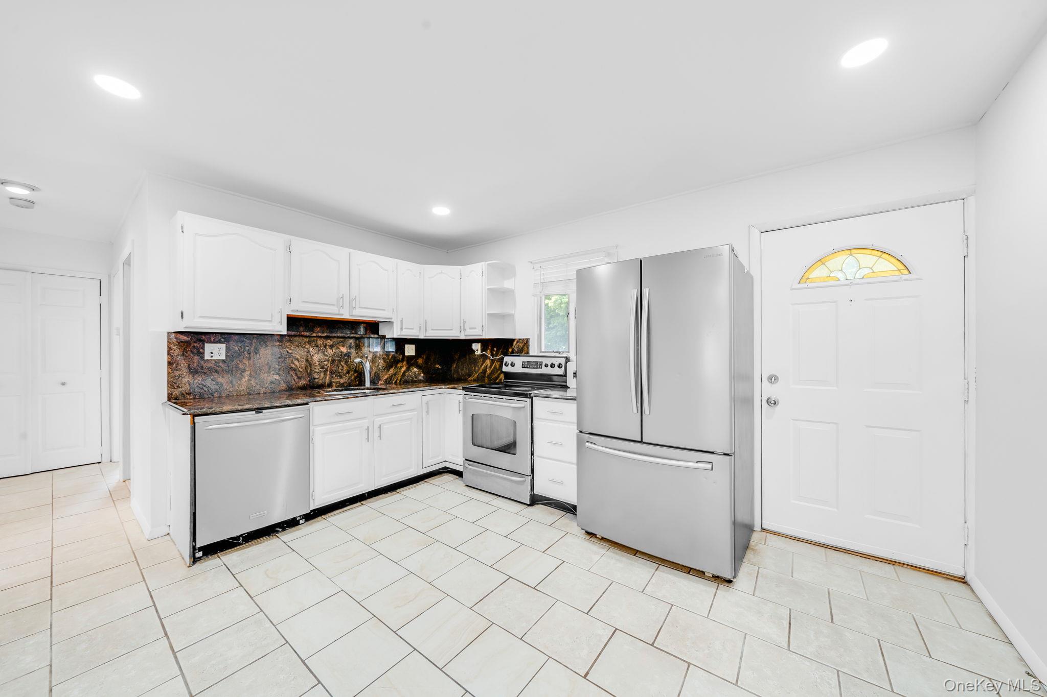 201 Acre Lane Property Photo 3