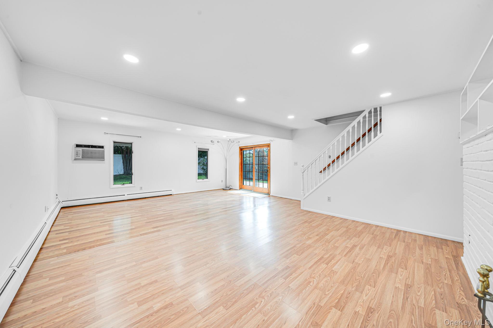 201 Acre Lane Property Photo 4