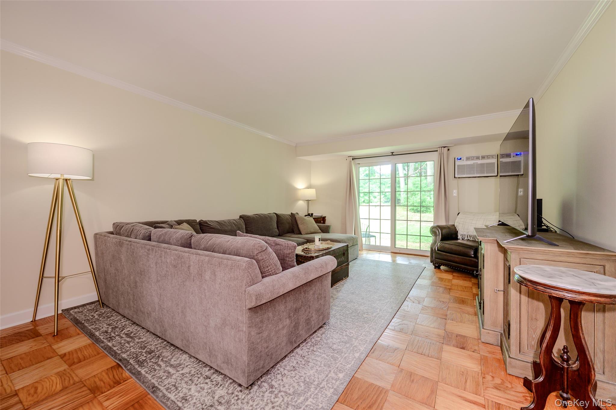 718 Towne House Village Property Photo 5