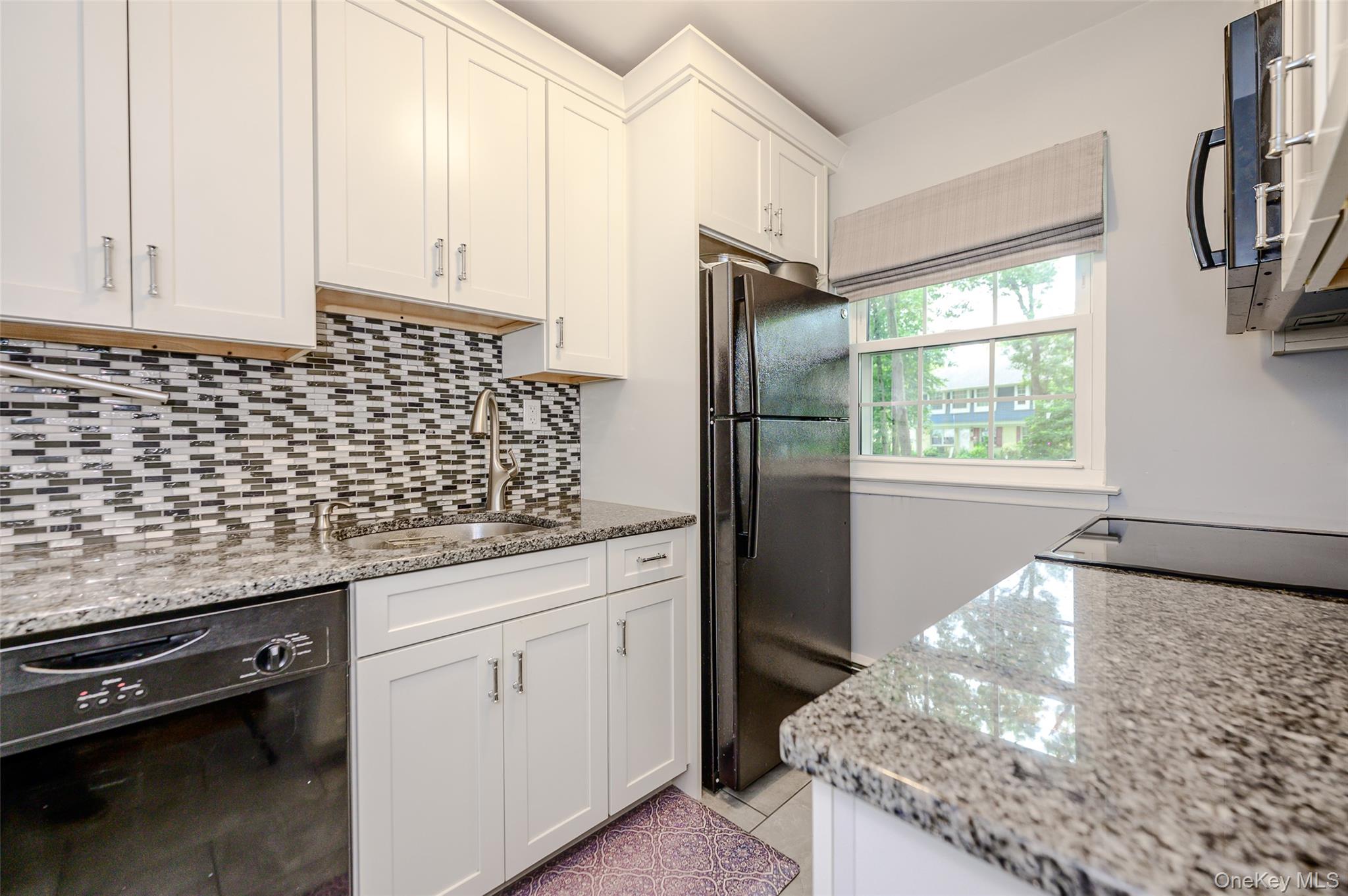 718 Towne House Village Property Photo 7