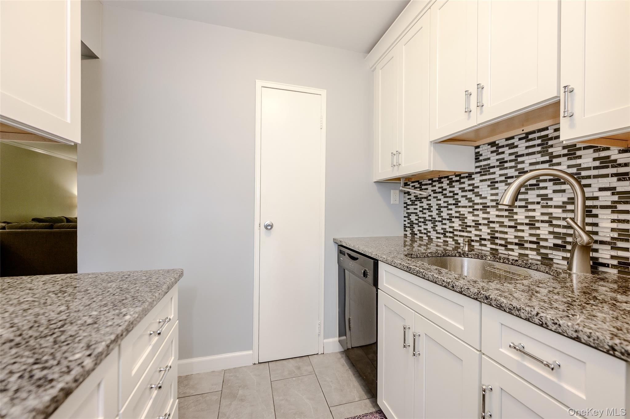 718 Towne House Village Property Photo 8
