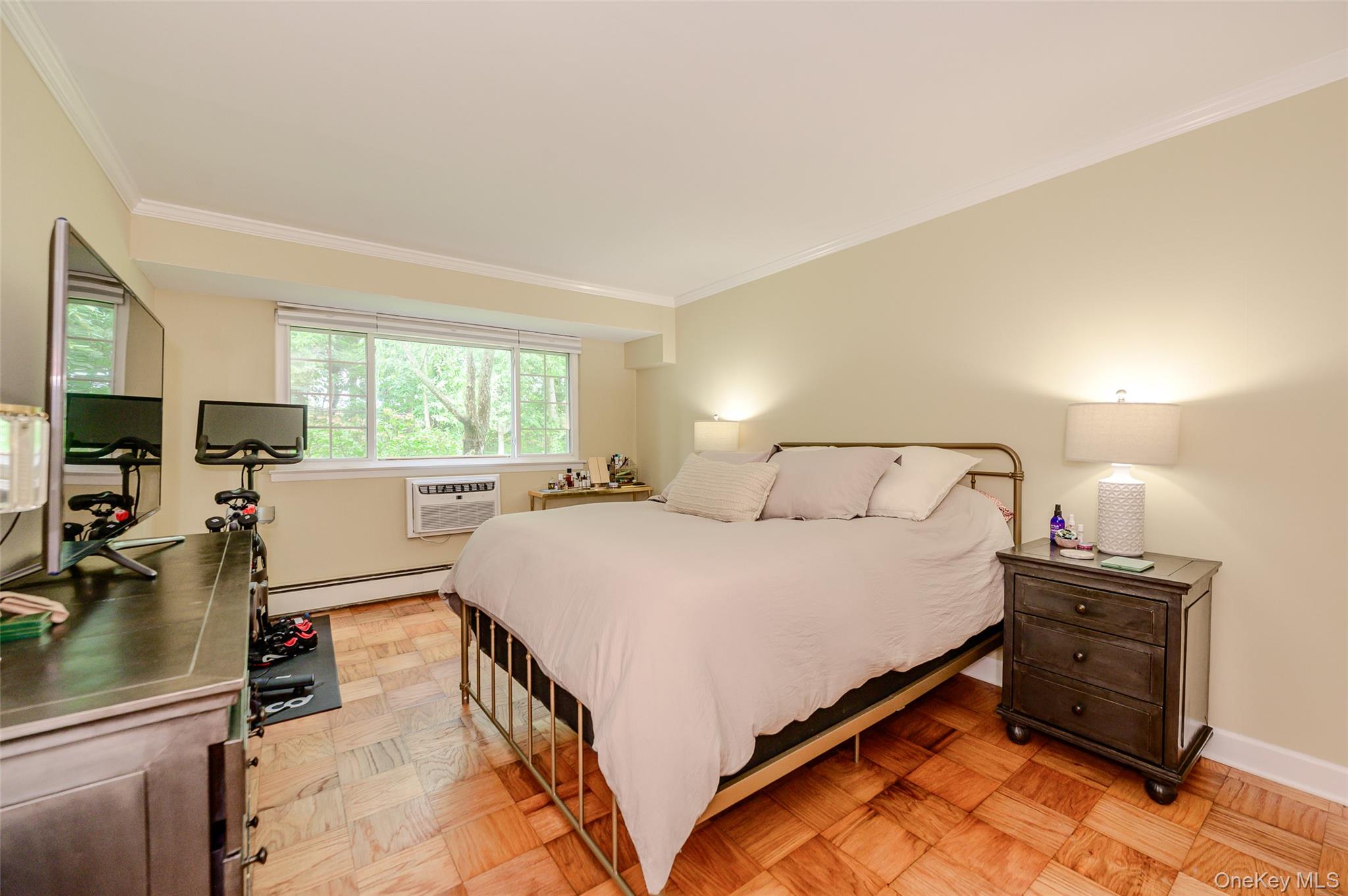 718 Towne House Village Property Photo 9