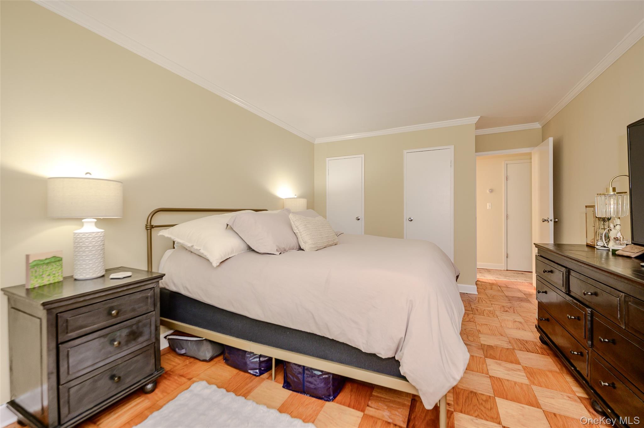 718 Towne House Village Property Photo 10