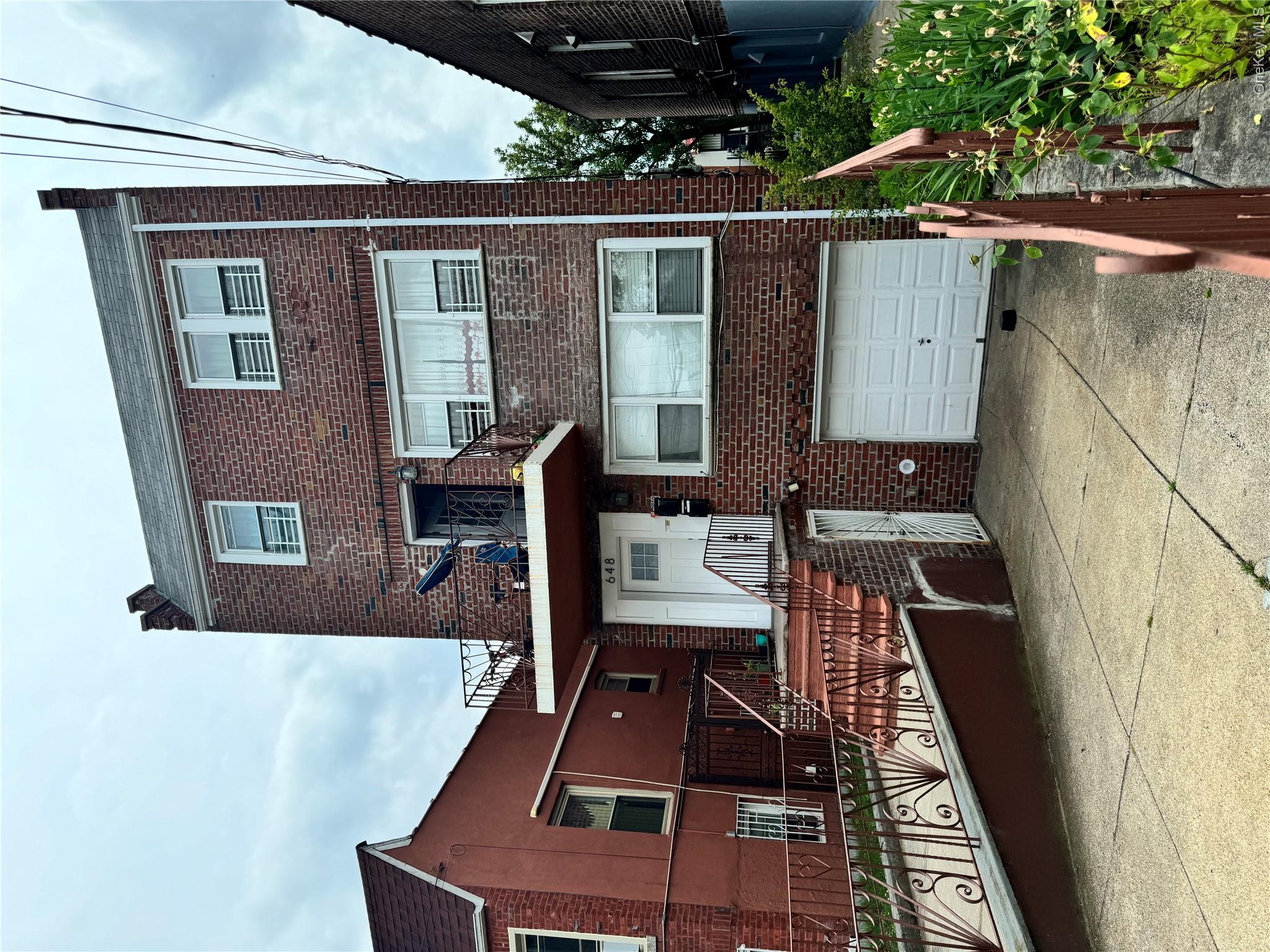 648 E 93rd Street Property Photo 4