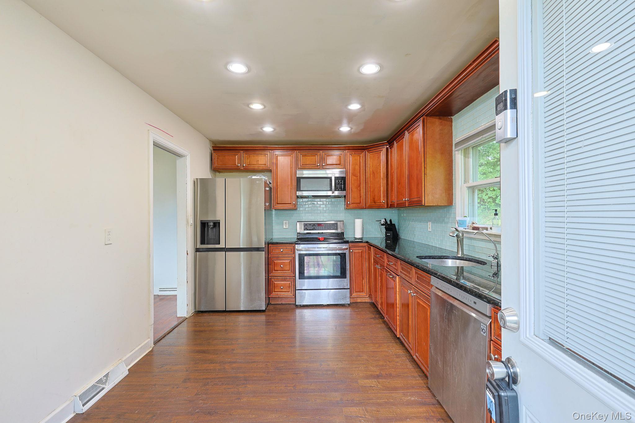 16 Clove Road Property Photo 2