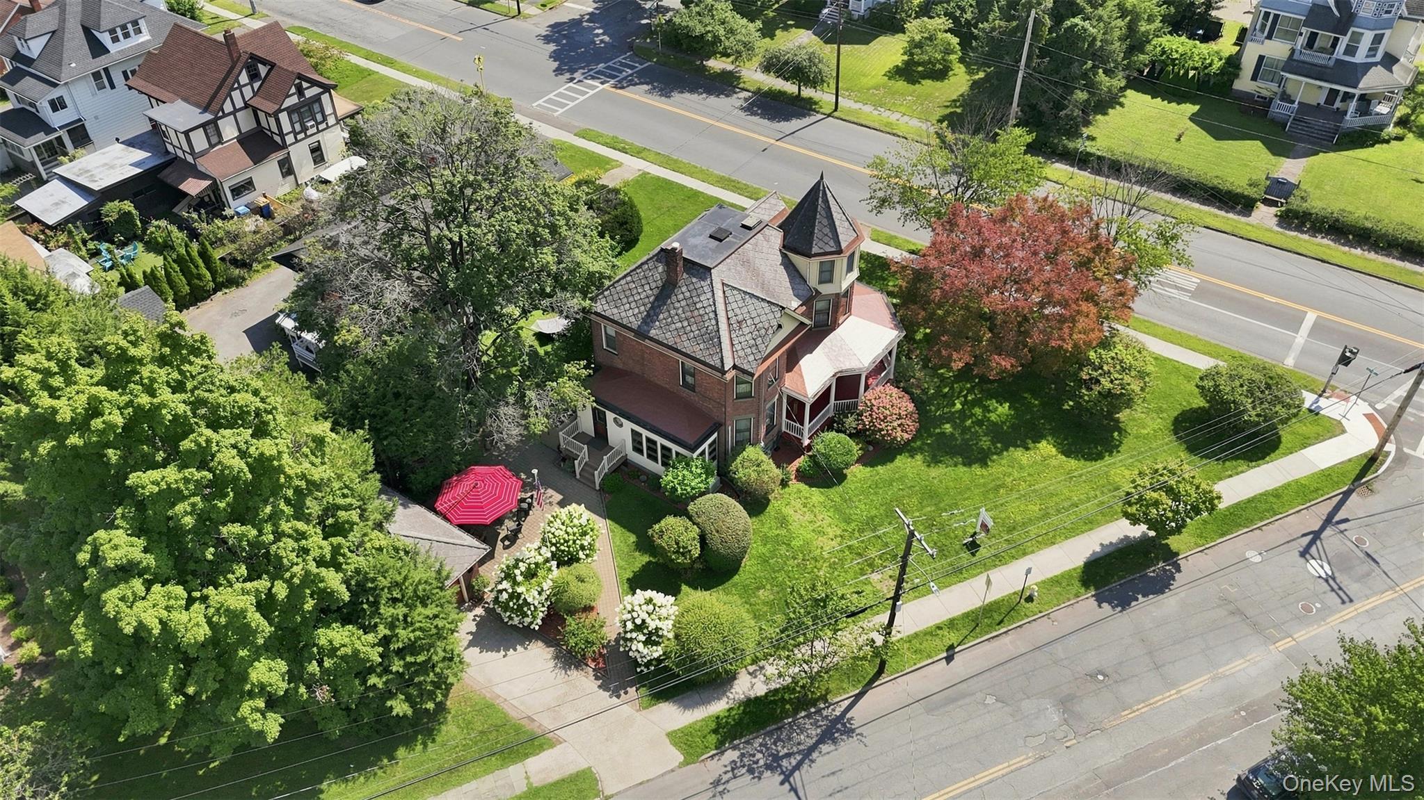349 Albany Avenue Property Photo 4