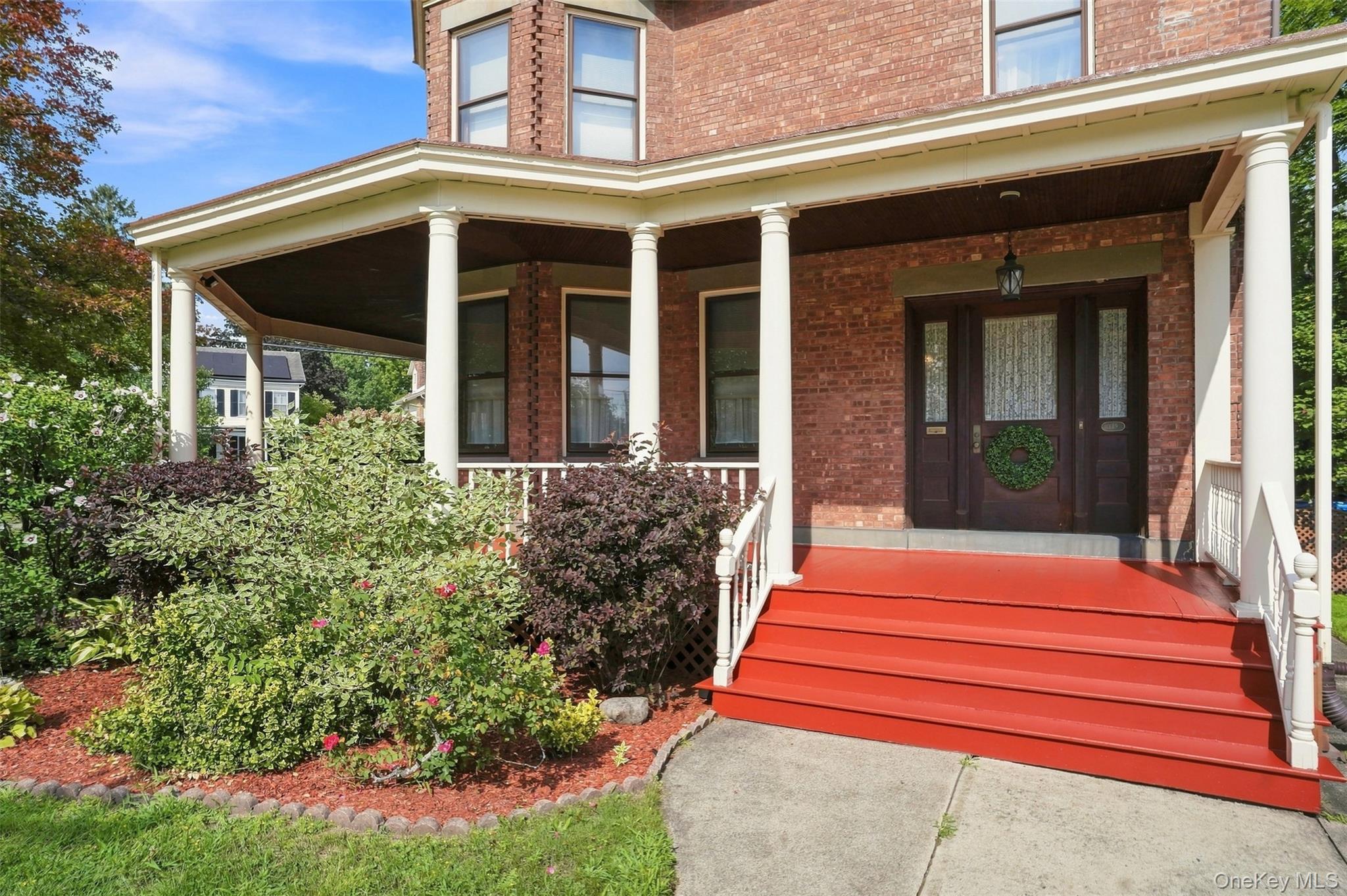 349 Albany Avenue Property Photo 6