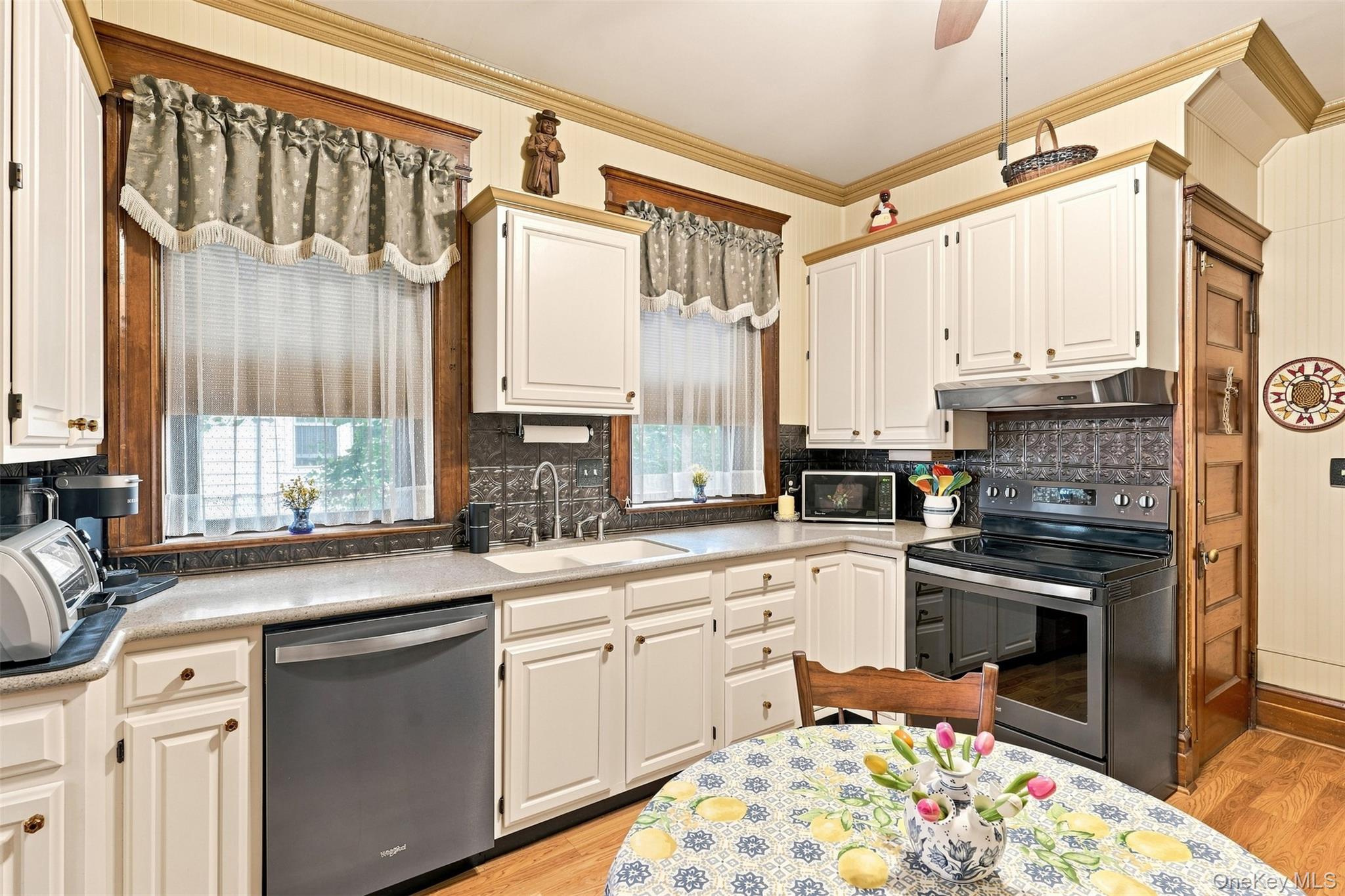 349 Albany Avenue Property Photo 14