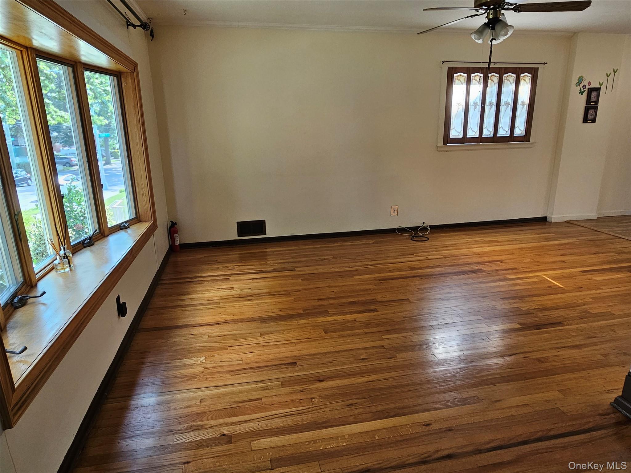 248-41 Thebes Avenue Property Photo 5