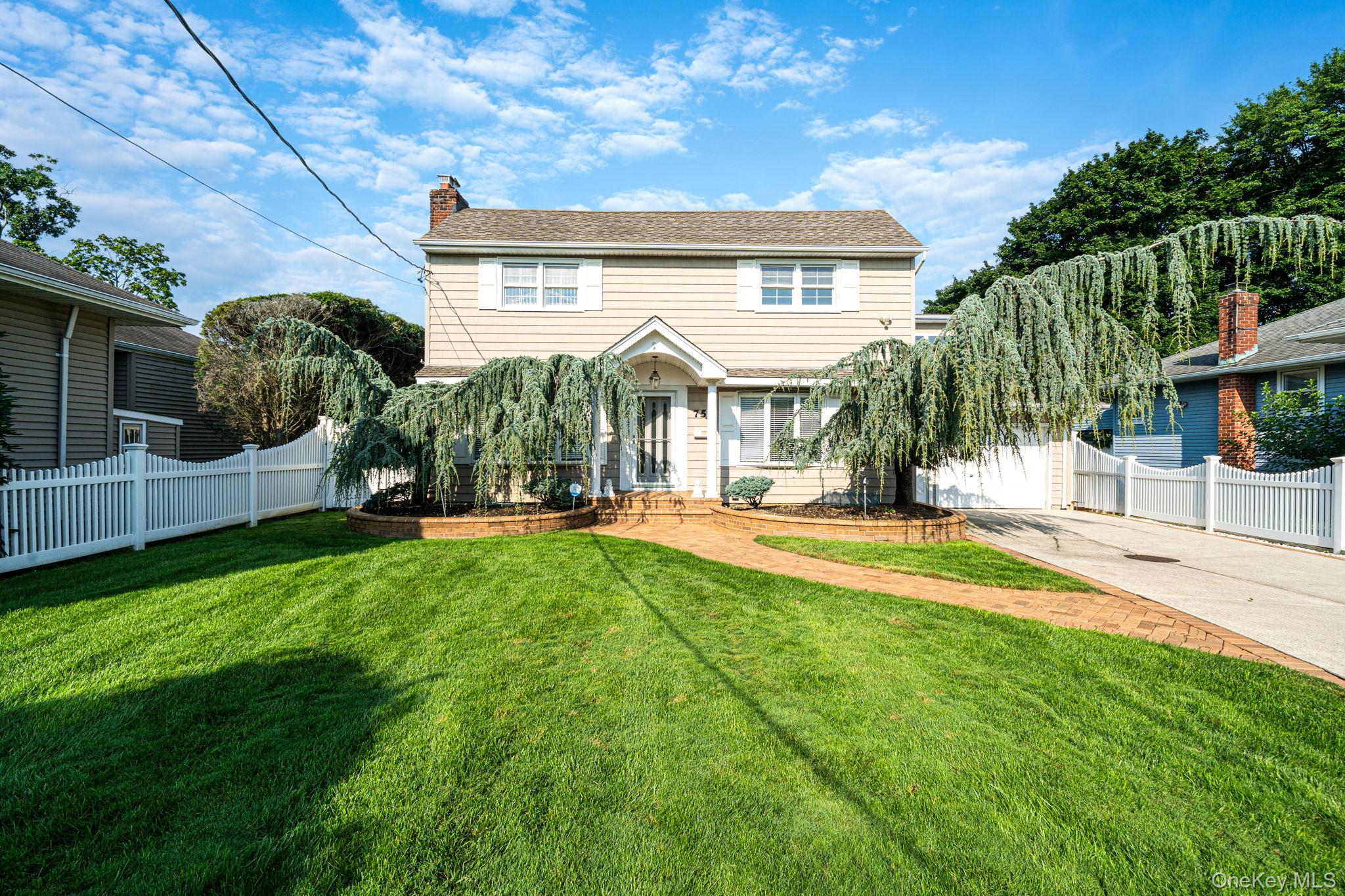 752 Oakfield Avenue Property Photo 1