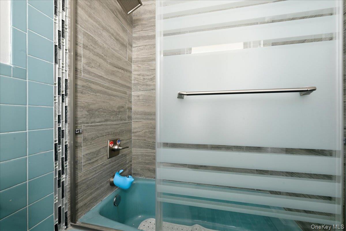 100 Spruce Street Property Photo 18