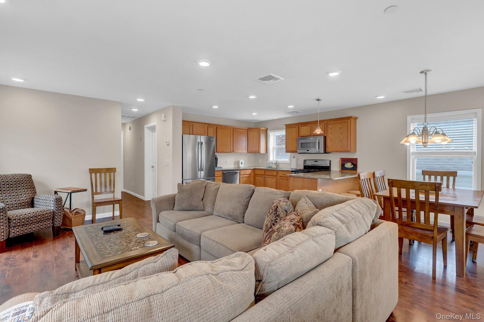 72 Arizona Avenue Property Photo 6