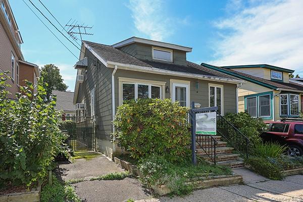 233 8th Avenue Property Photo 1