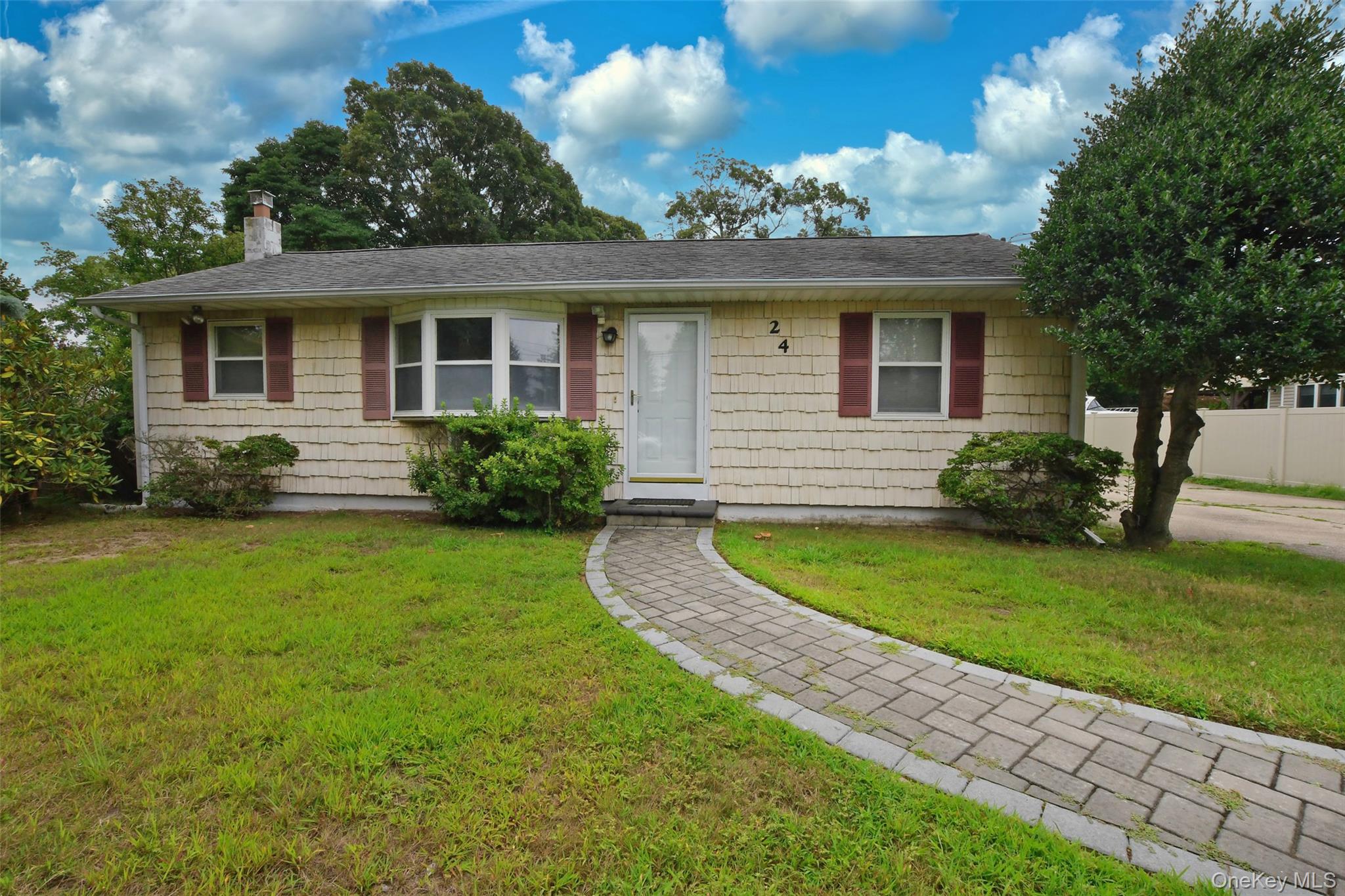 24 Island Boulevard Property Photo 1