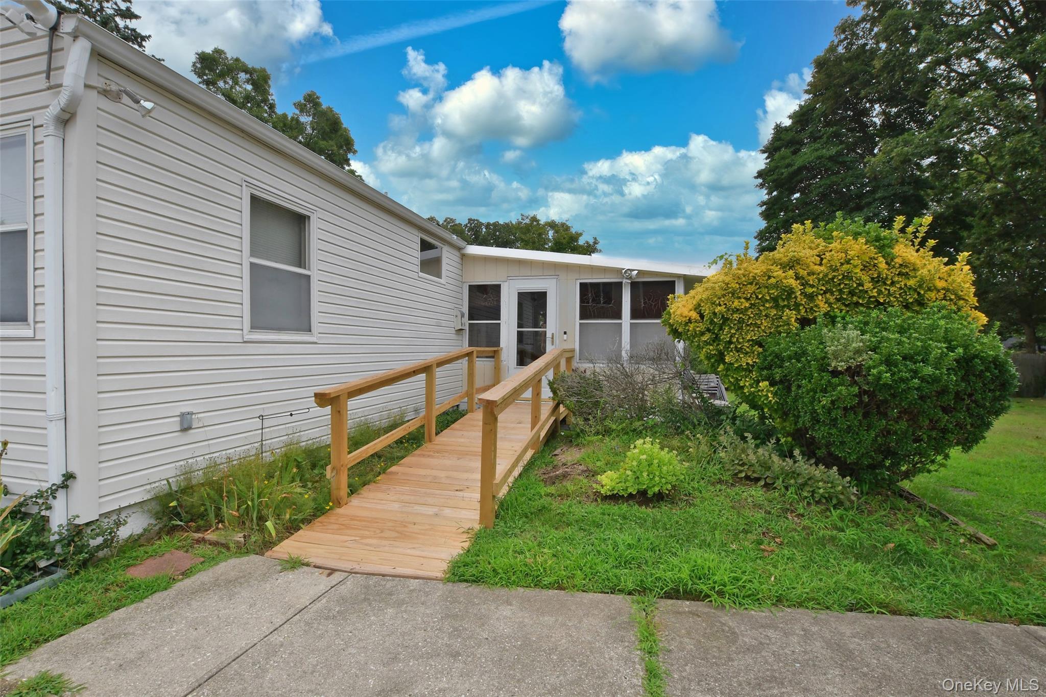 24 Island Boulevard Property Photo 15