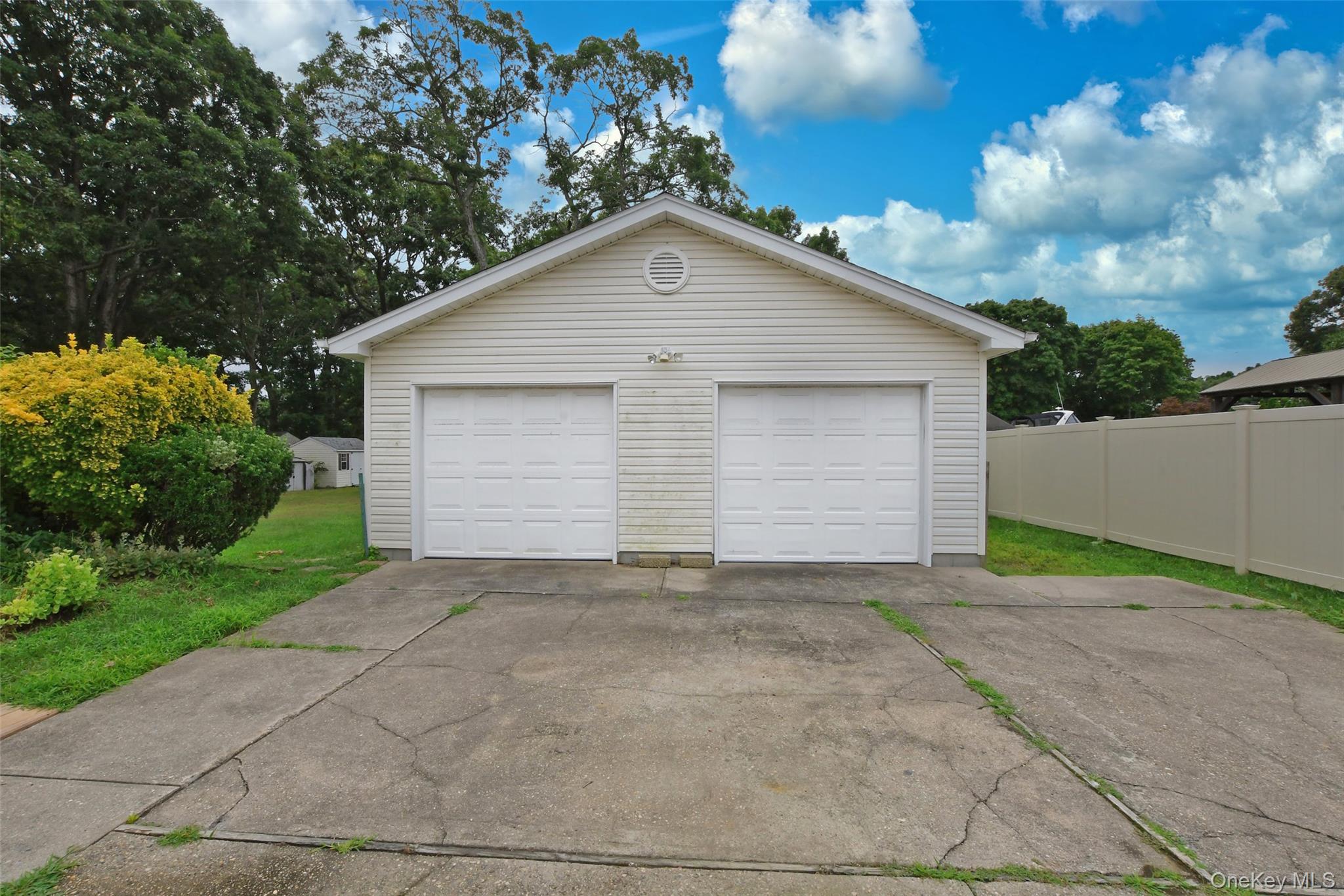 24 Island Boulevard Property Photo 16